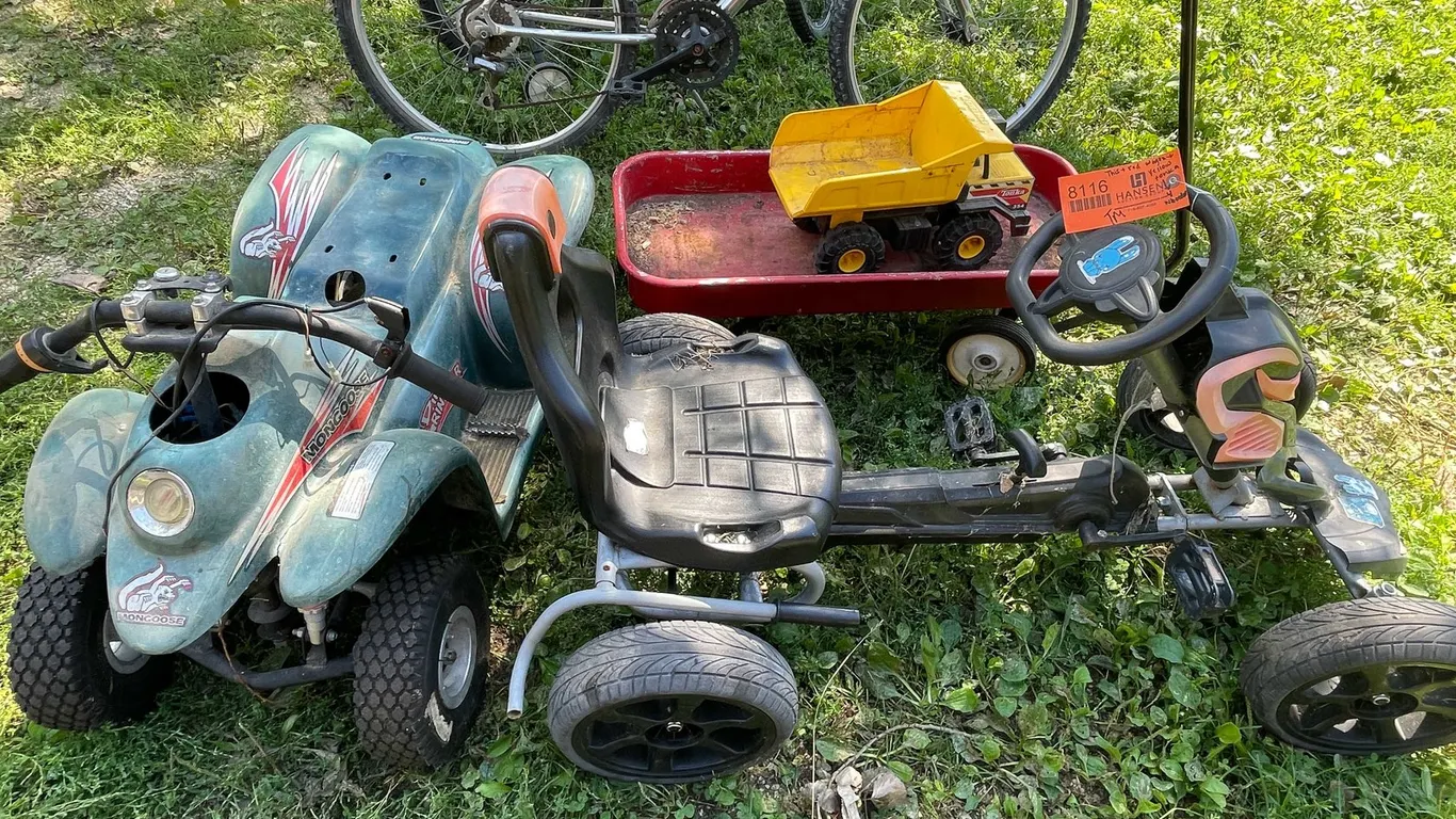 (4) Outdoor Children Toys