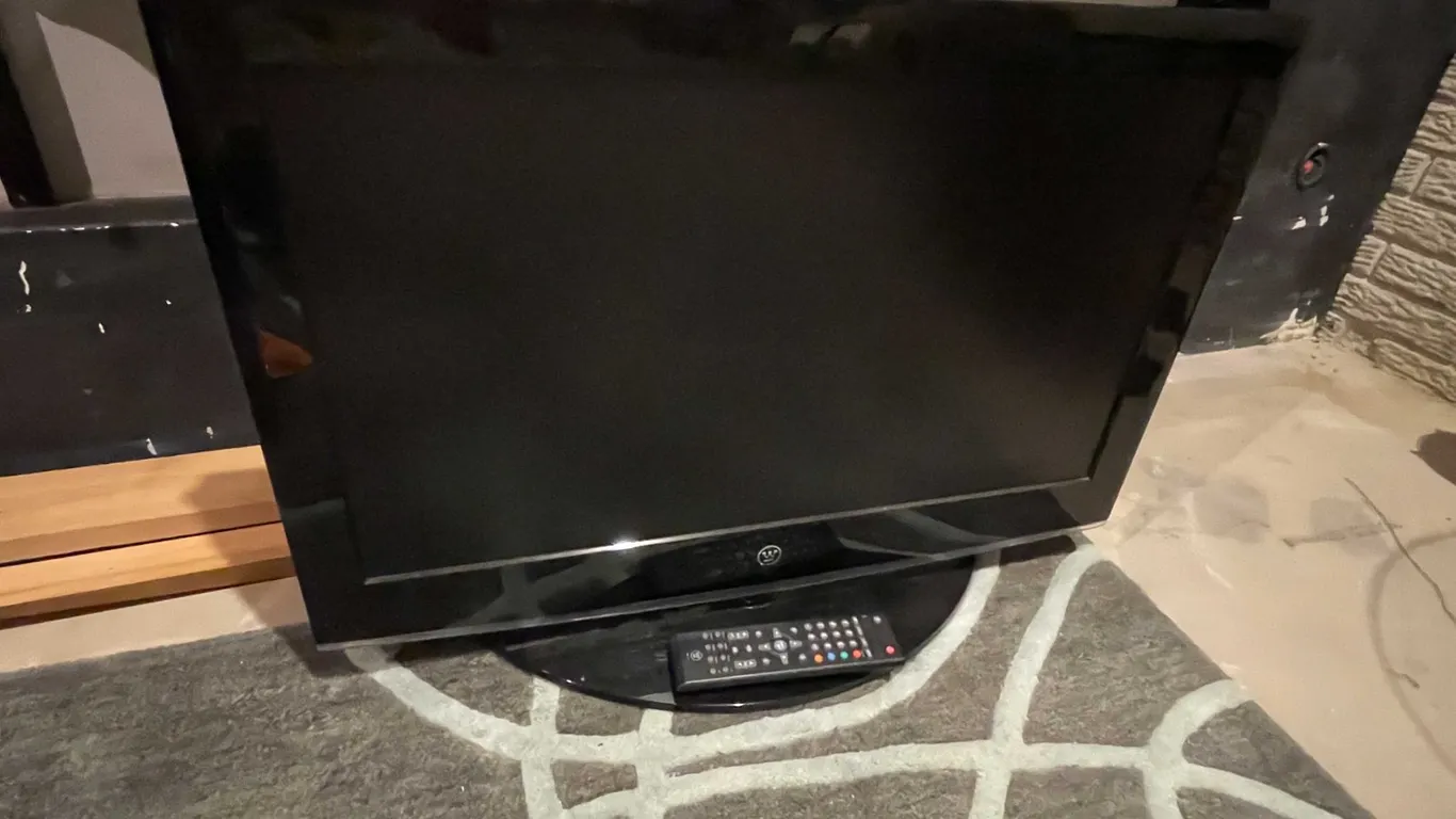 Westinghouse 26" TV with Remote