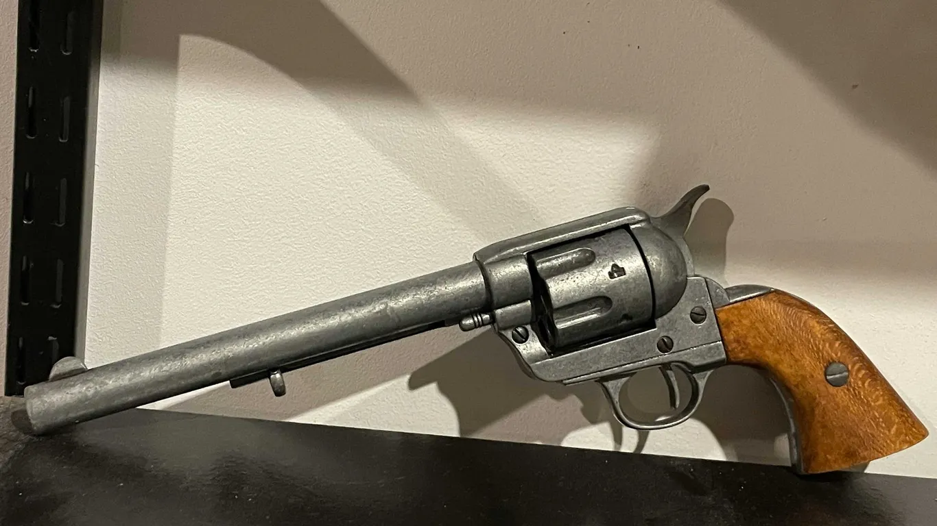 Replica Revolver
