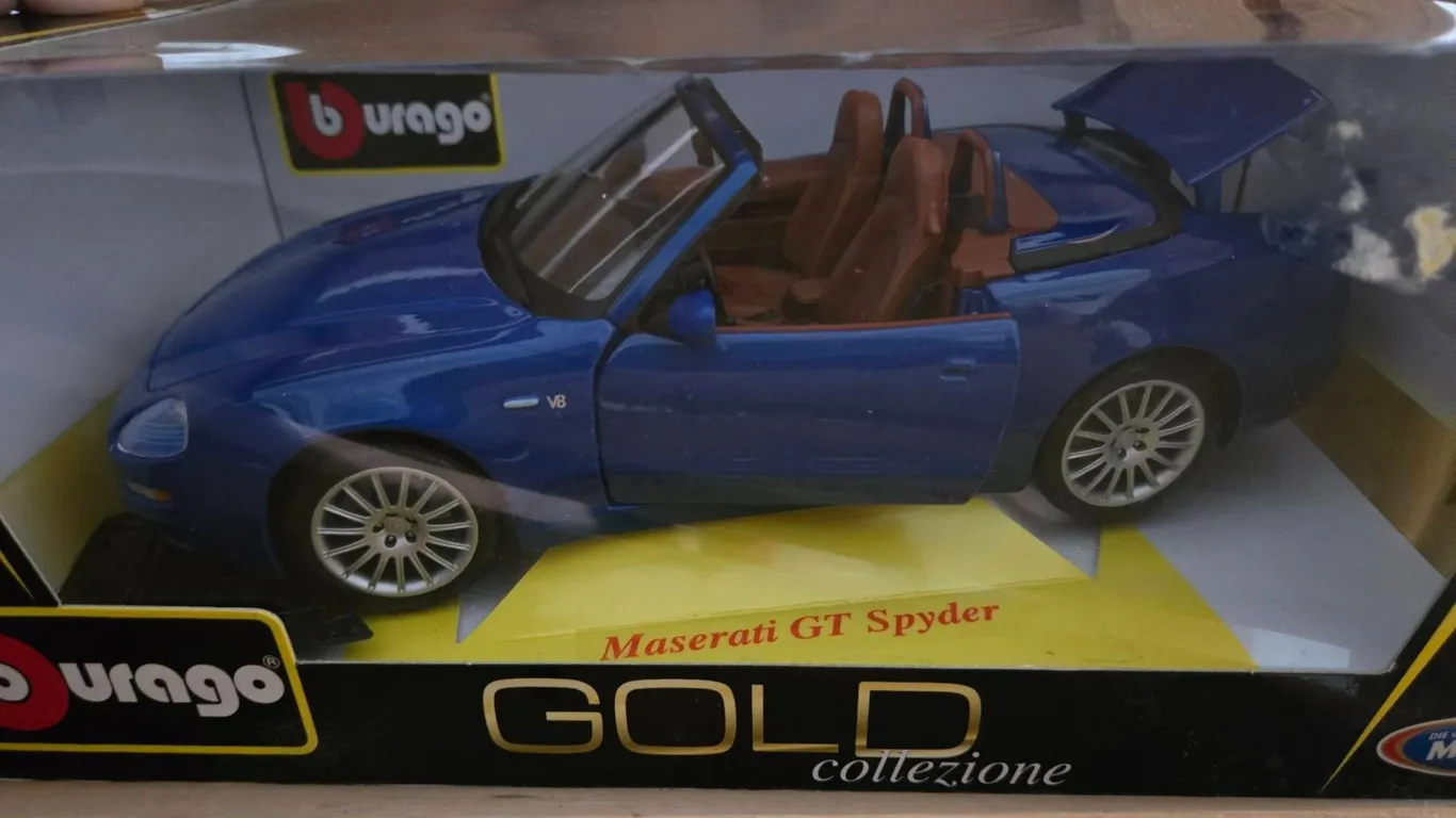 Bburago Maserati GT Spyder Gold Collezione 1:18 Diecast Model Car