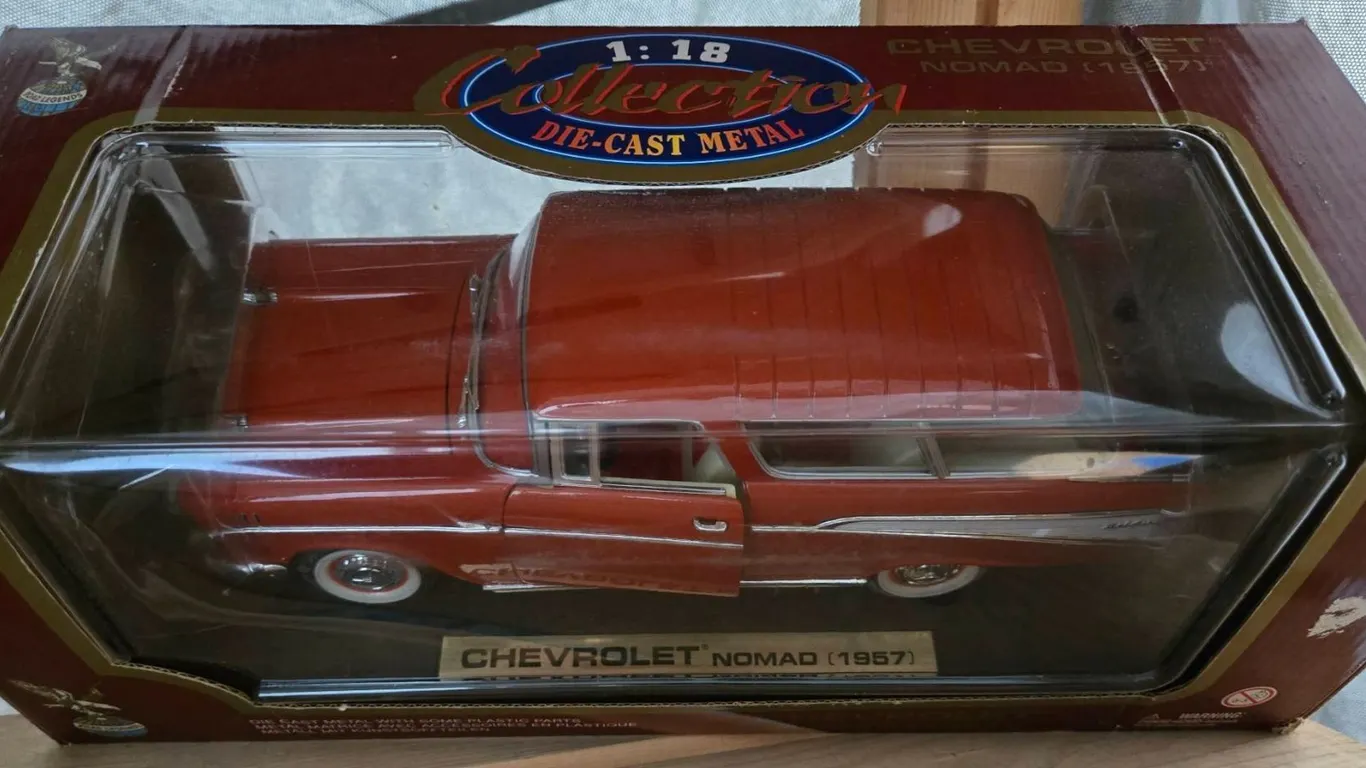 1:18 Scale Die-Cast Chevrolet Nomad (1957) Collectors Model