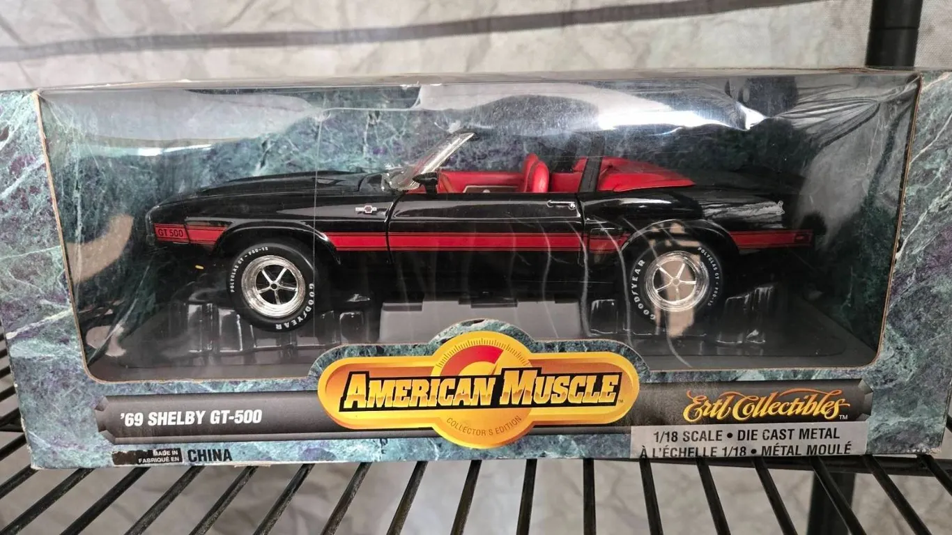 American Muscle 1:18 Die-Cast '69 Shelby GT-500 Collector's Edition
