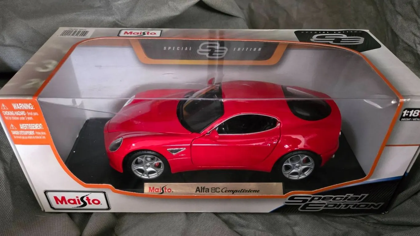 Maisto Alfa 8C Competizione Special Edition 1:18 Scale Die-Cast Model Car