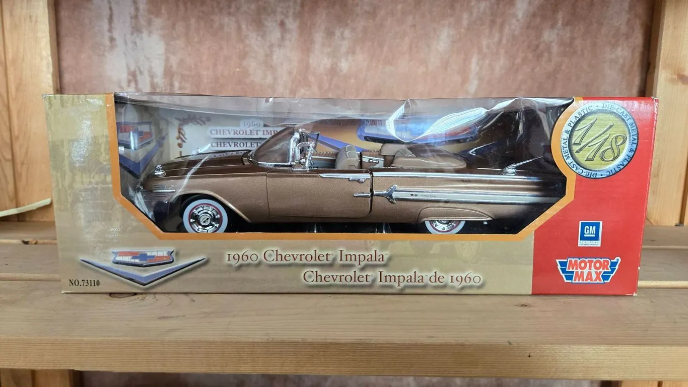 Motor Max 1:18 1960 Chevrolet Impala Diecast Model Car in Box