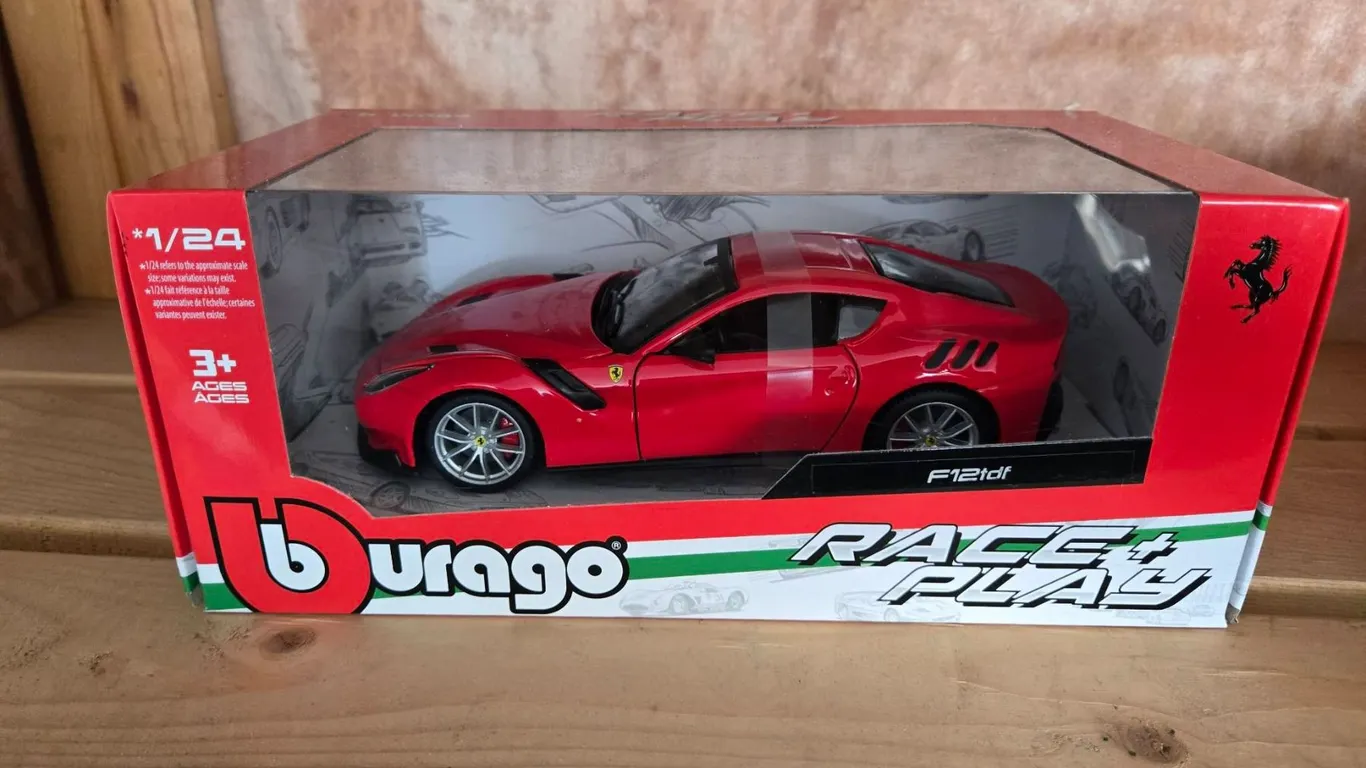 Bburago Ferrari F12tdf 1:24 Scale Diecast Model Car, Red, New in Box