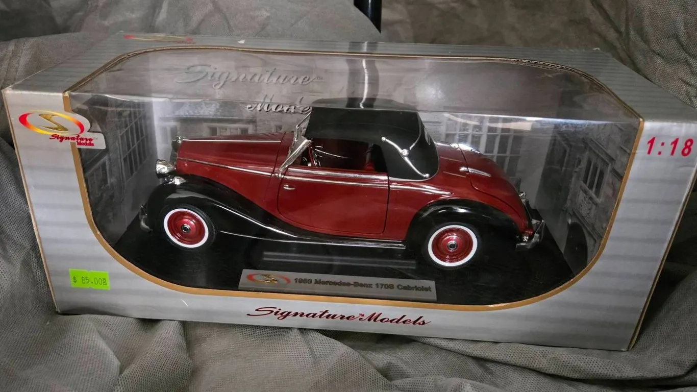 Signature Models 1:18 1950 Mercedes-Benz 170S Cabriolet Diecast Car