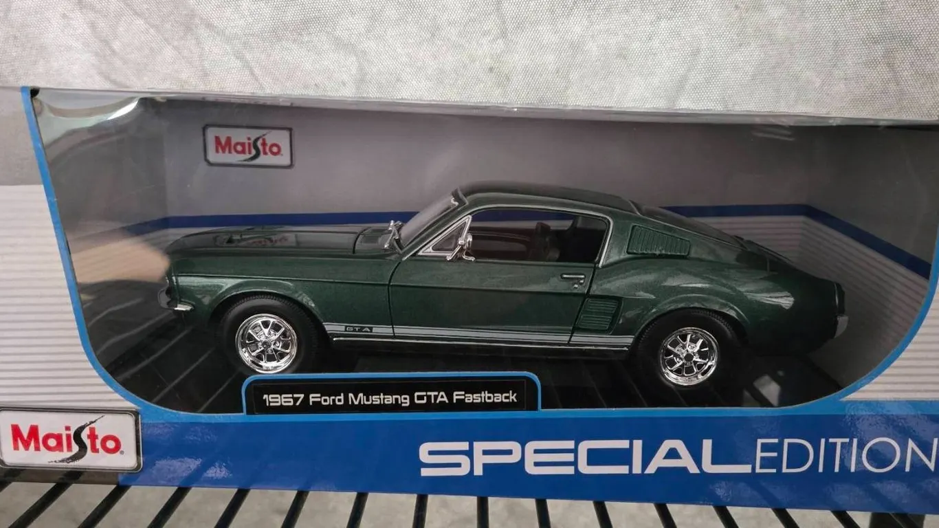 Maisto 1:18 Scale 1967 Ford Mustang GTA Fastback Diecast Model