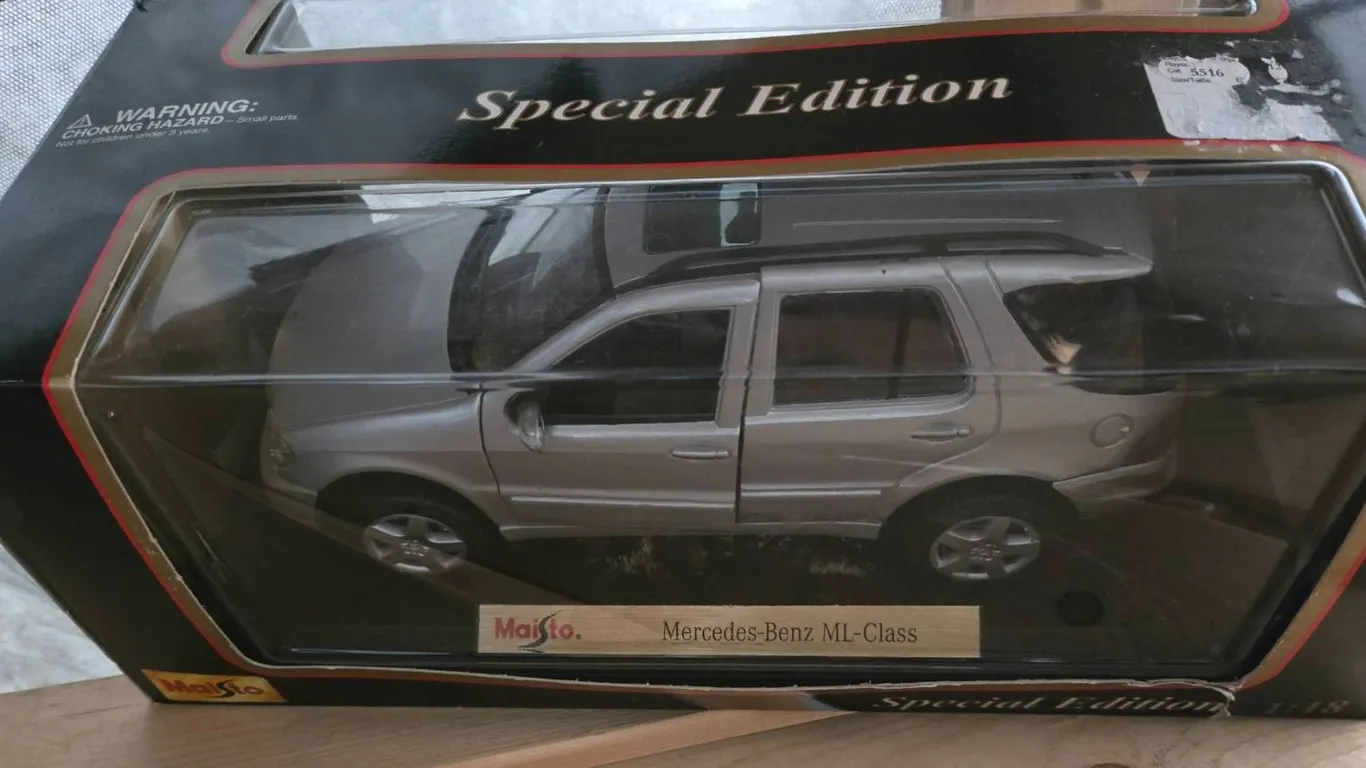Maisto Special Edition Mercedes-Benz ML-Class Diecast Model Car