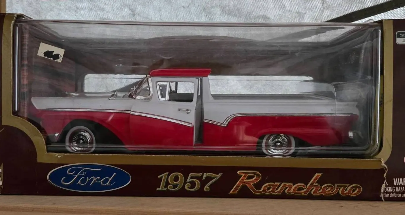 1:18 Scale Diecast 1957 Ford Ranchero by Road Legends
