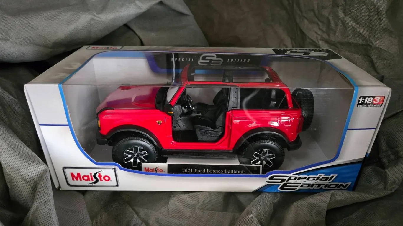 Maisto 1:18 Scale 2021 Ford Bronco Badlands Diecast Model, Special Edition