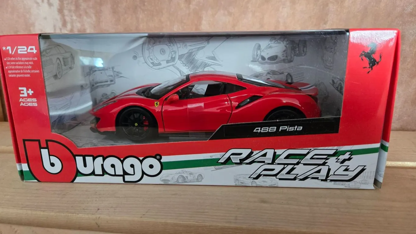 Bburago 1:24 Scale Ferrari 488 Pista Die-Cast Model Car