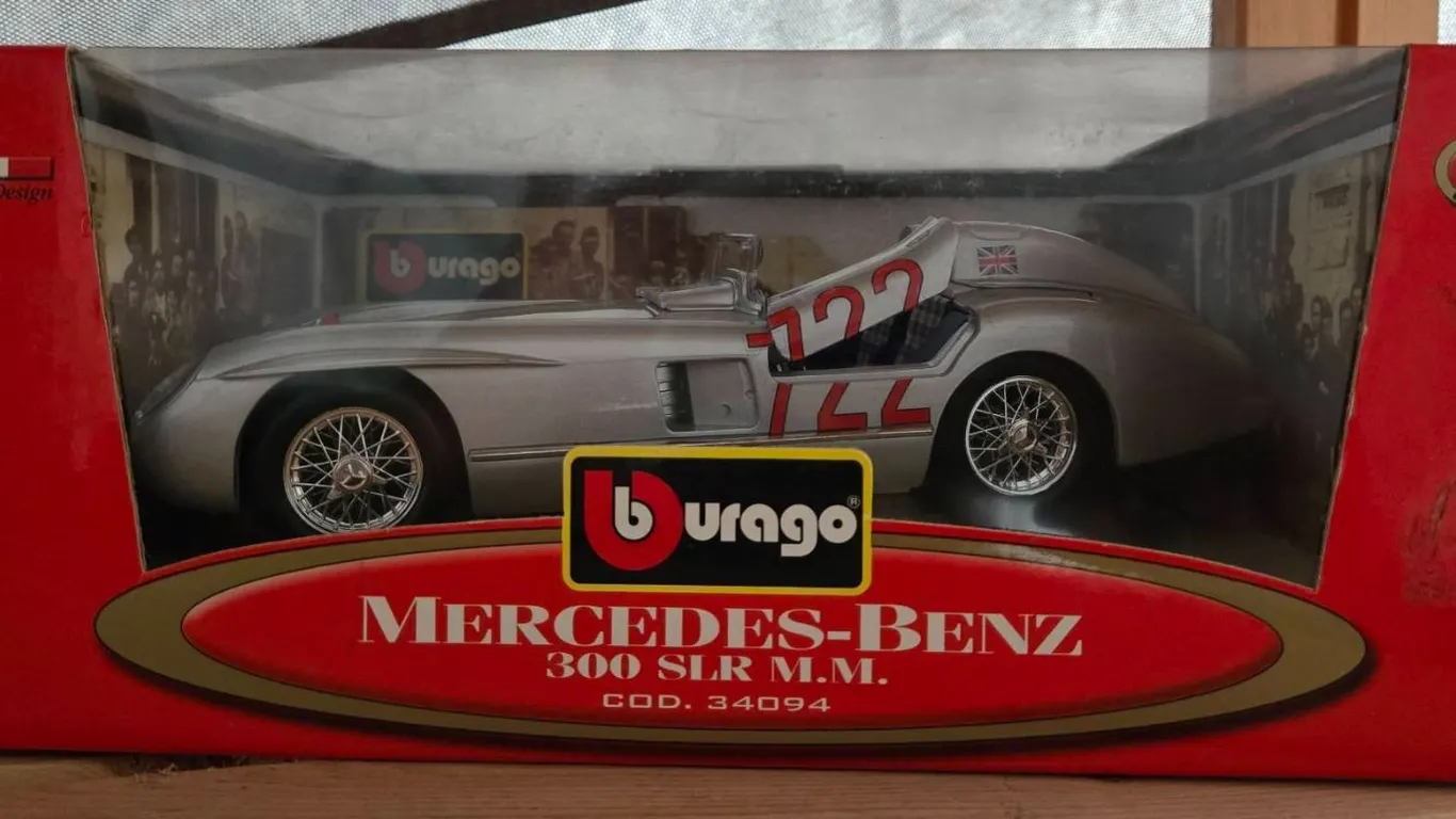 Bburago 1:18 Mercedes-Benz 300 SLR M.M. Diecast Model Car