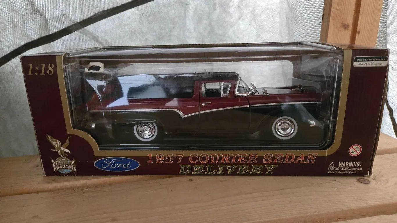 Ford 1957 Courier Sedan Delivery Diecast Model Car