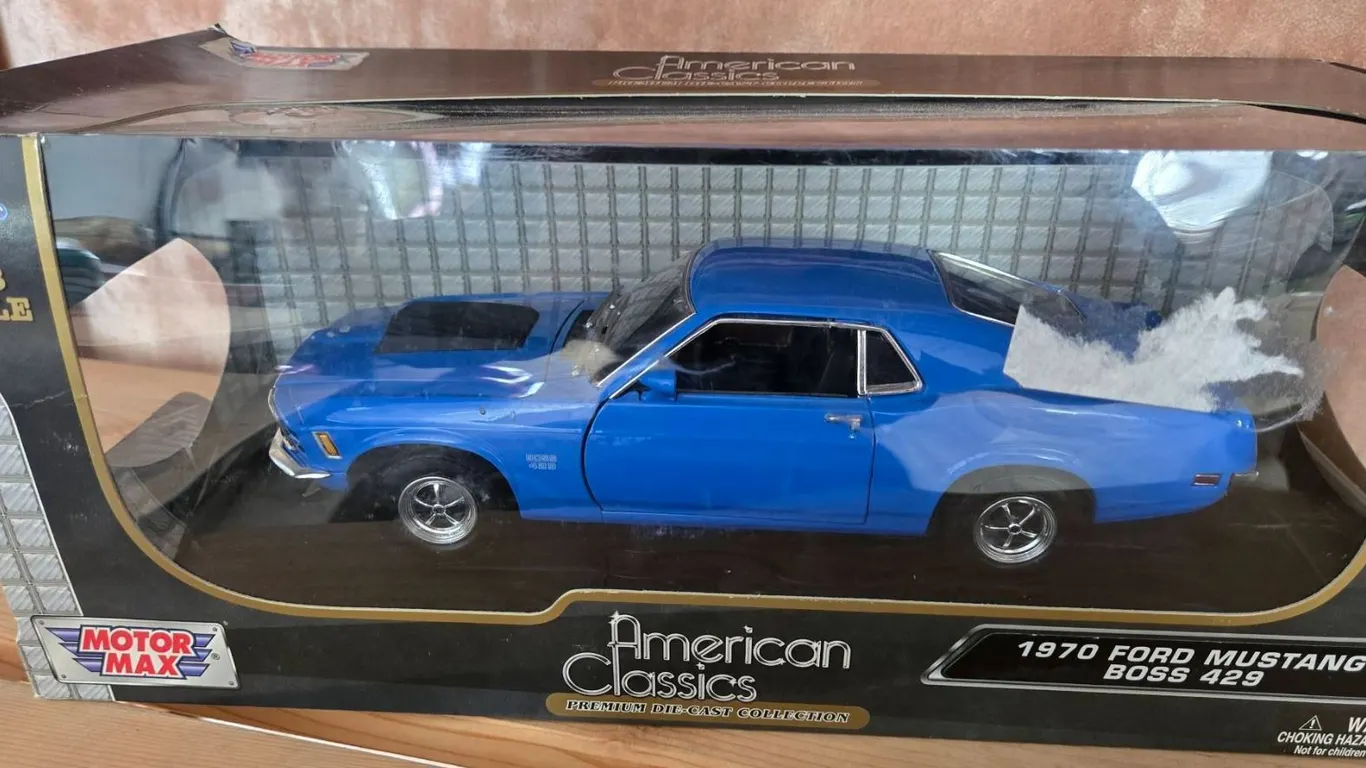 Motor Max 1:18 Scale 1970 Ford Mustang Boss 429 Diecast Model