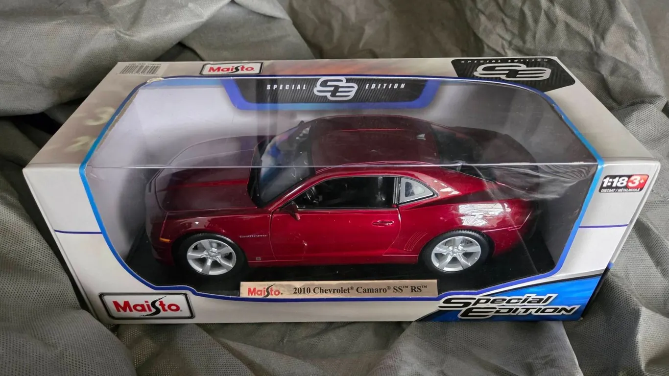 Maisto 2010 Chevrolet Camaro SS RS Diecast Model 1:18 Scale