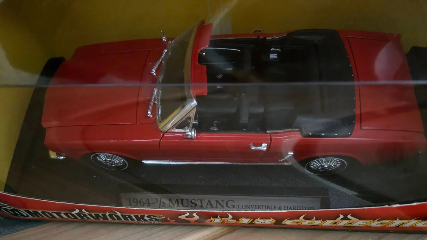 1964½ Mustang Convertible & Hardtop Diecast Model Car