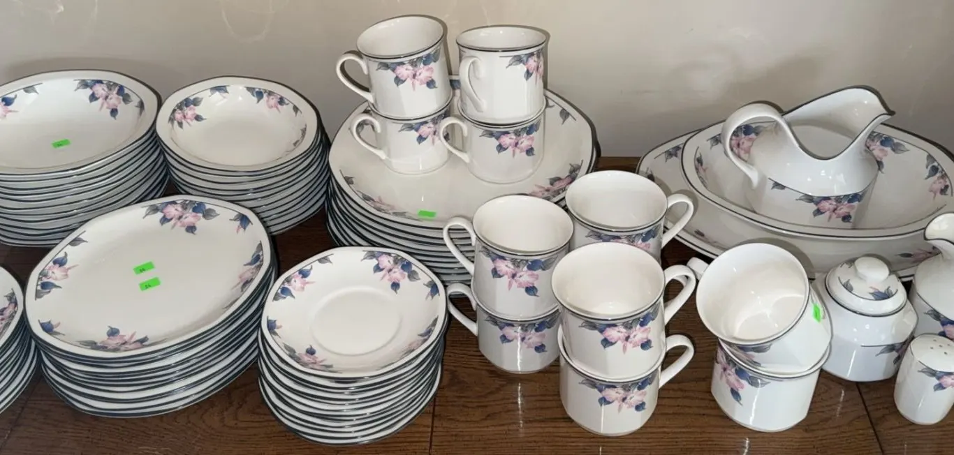 Royal Doulton Bloomsbury Fine China Dinnerware Set