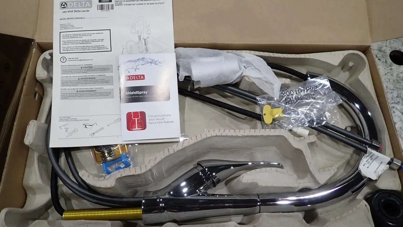 Delta 9181-DST Chrome Pull Down Kitchen Faucet- DISPAY, NO PLATE COVER.