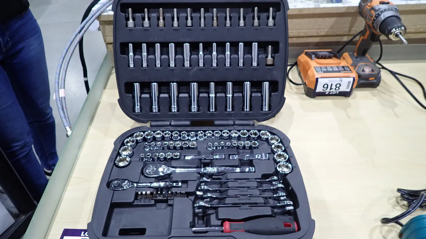 Husky 107pc Mechanics Tool Set.