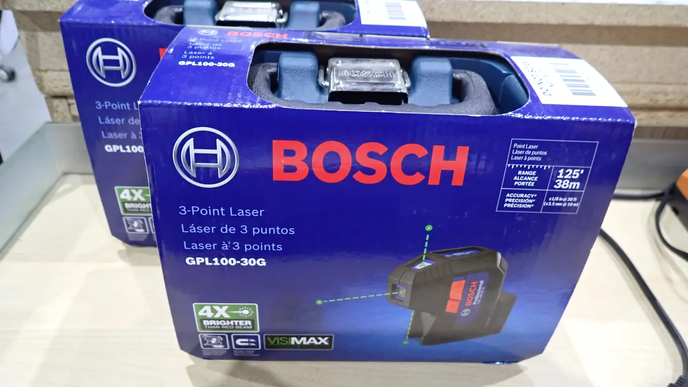 Lot of (2) Bosch GPL100-30G 3-Point Lasers.