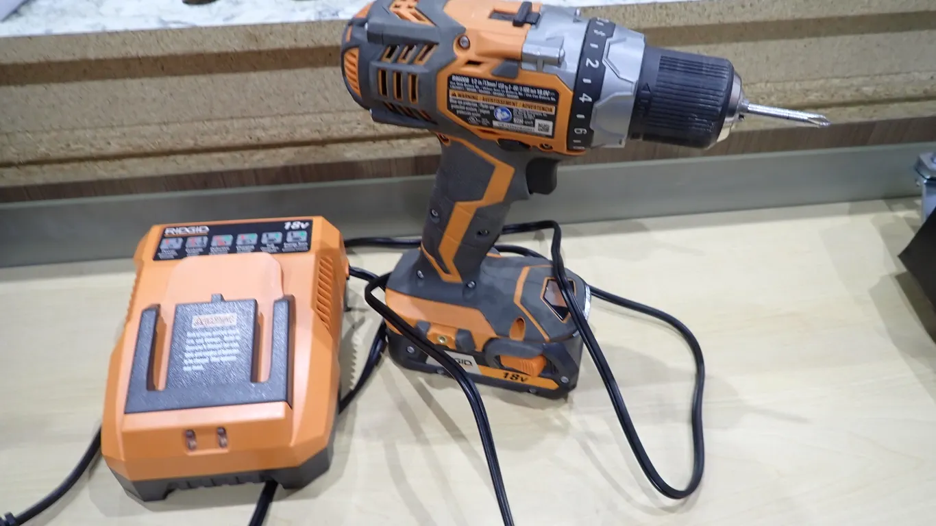Ridgid R86008 18V Cordless 1/2" Drill w/Battery and Charger.