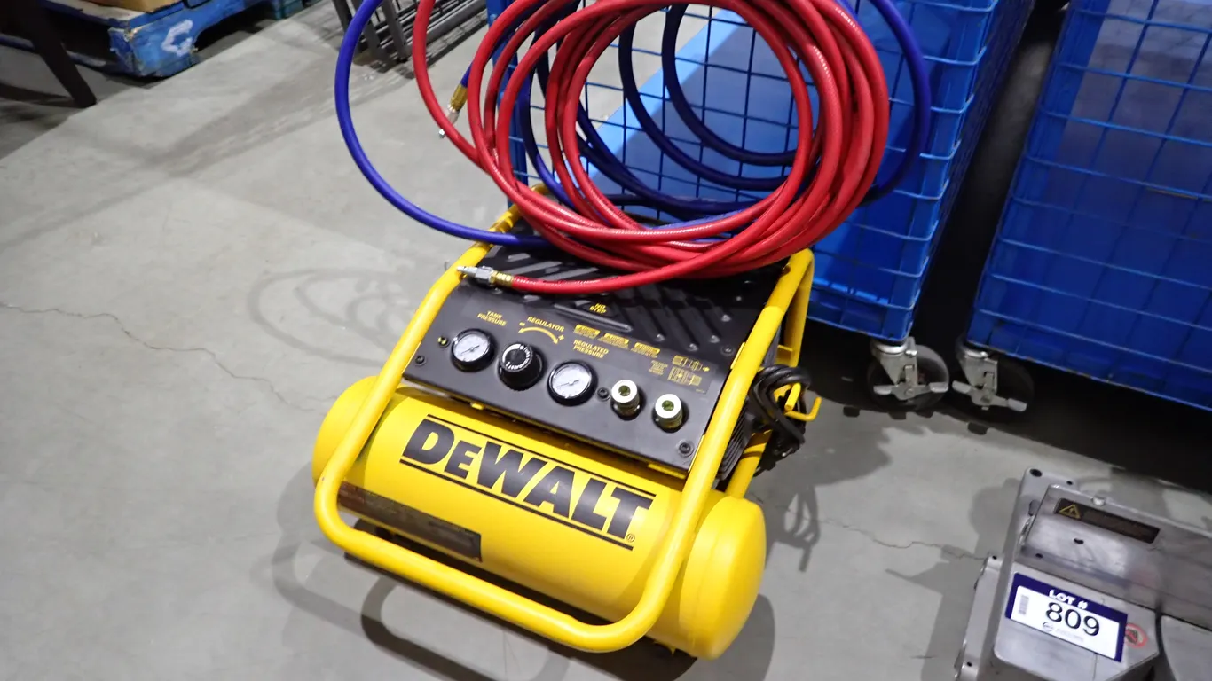 DeWalt D55141 2gal Portable Compressor.