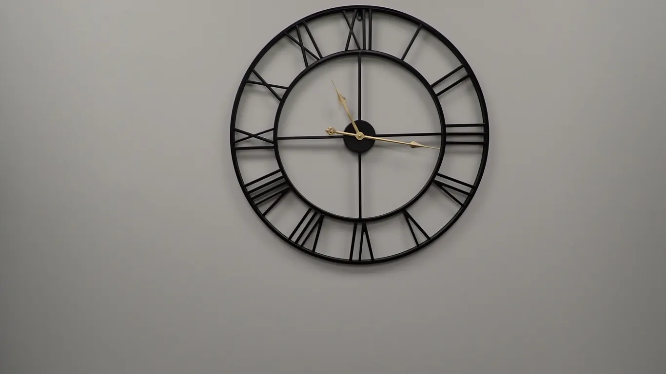 Black Metal Decorative Wall Clock.