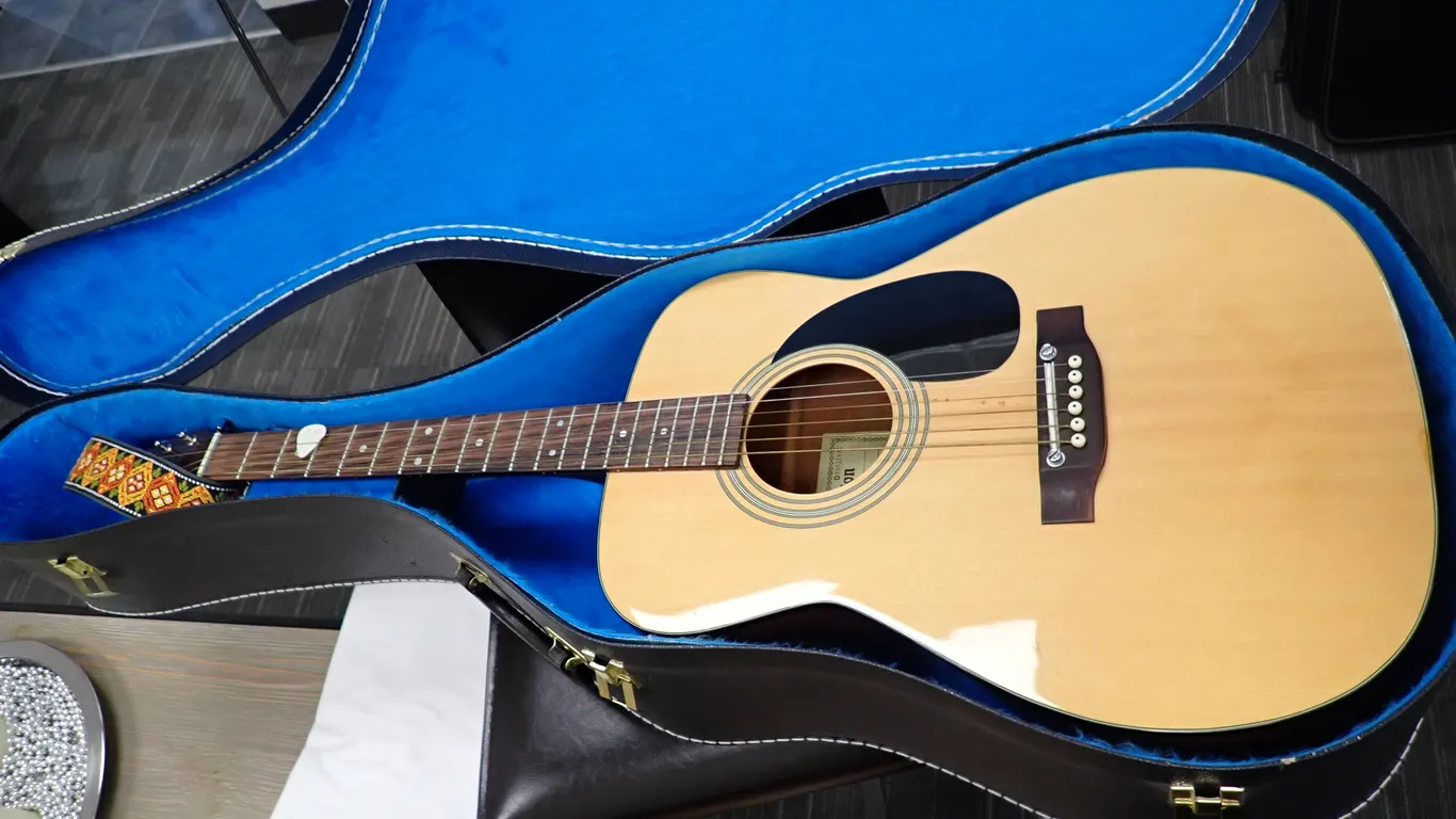 Citation 640 Acoustic Guitar w/Case and Strap.