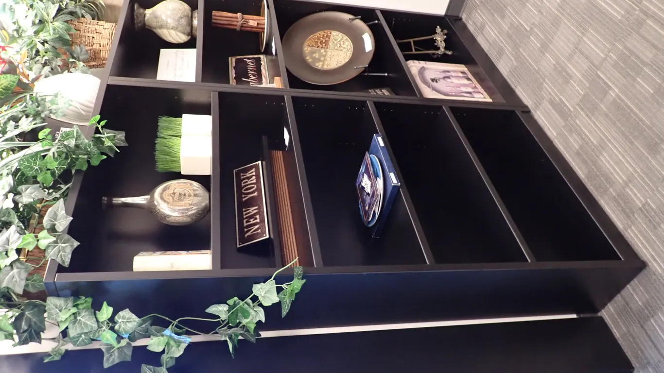 4-Shelf Bookcase.