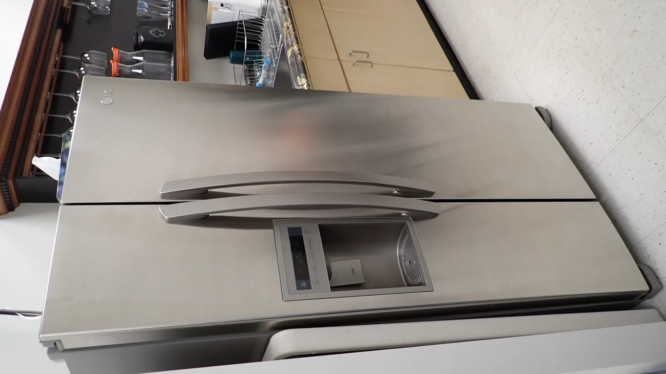 LG LSC23924ST/00 Stainless Steel Side by Side Refrigerator.