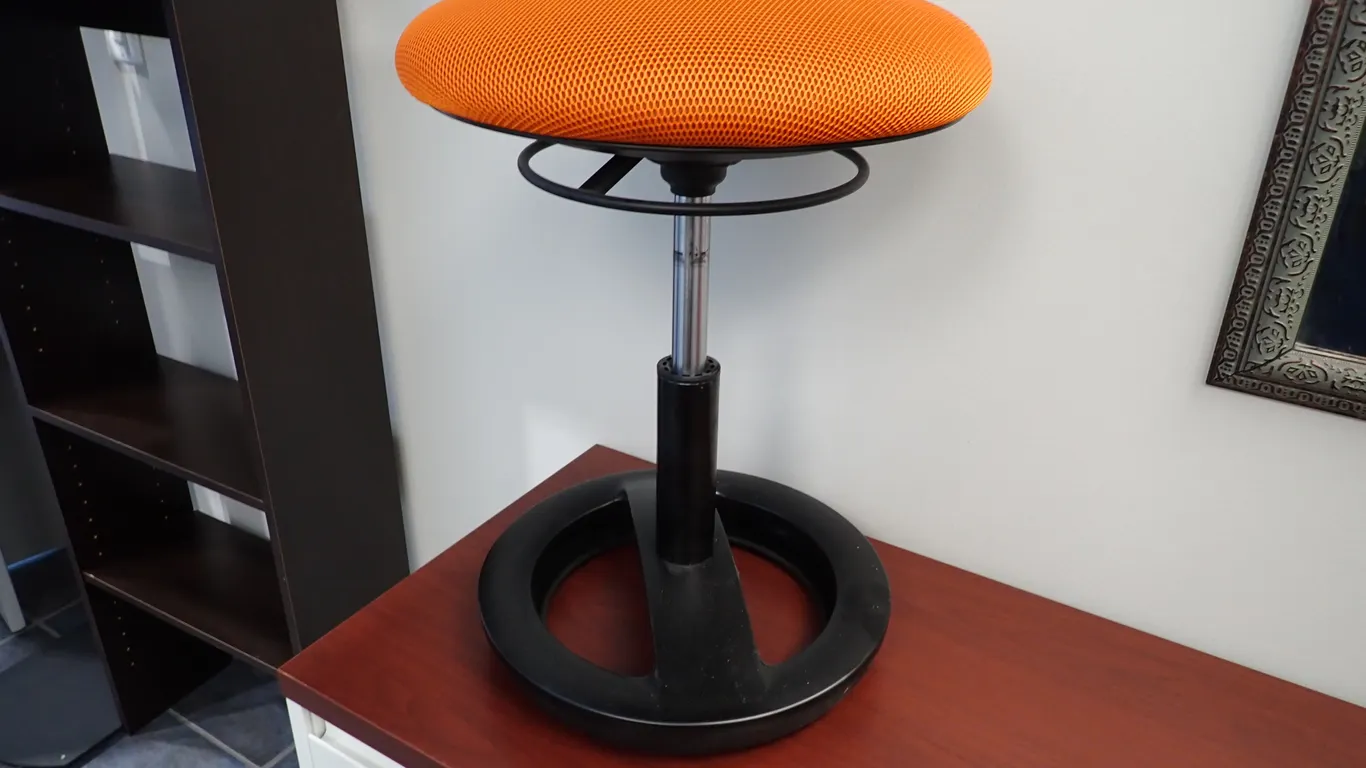 Wobble Ergonomic Balance Stool .