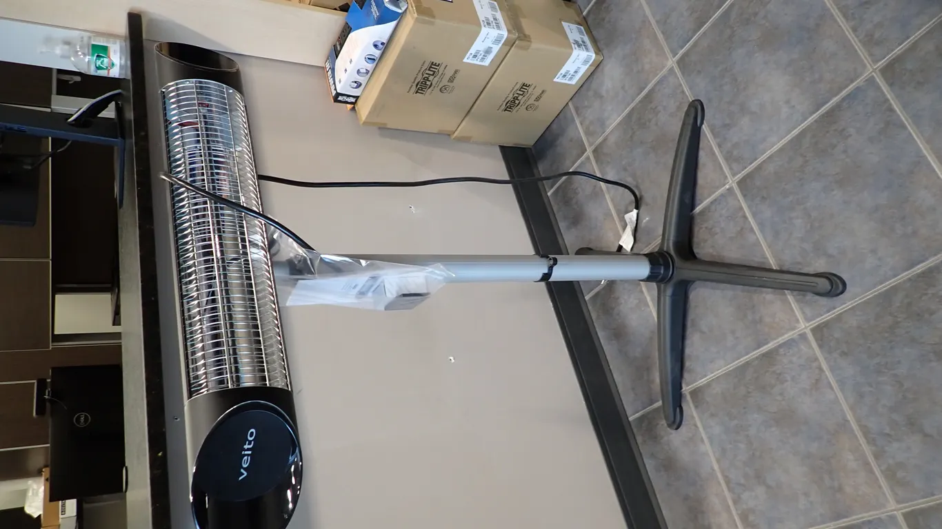 Veito Blade Carbon Infrared Heater w/Telescopic Stand.