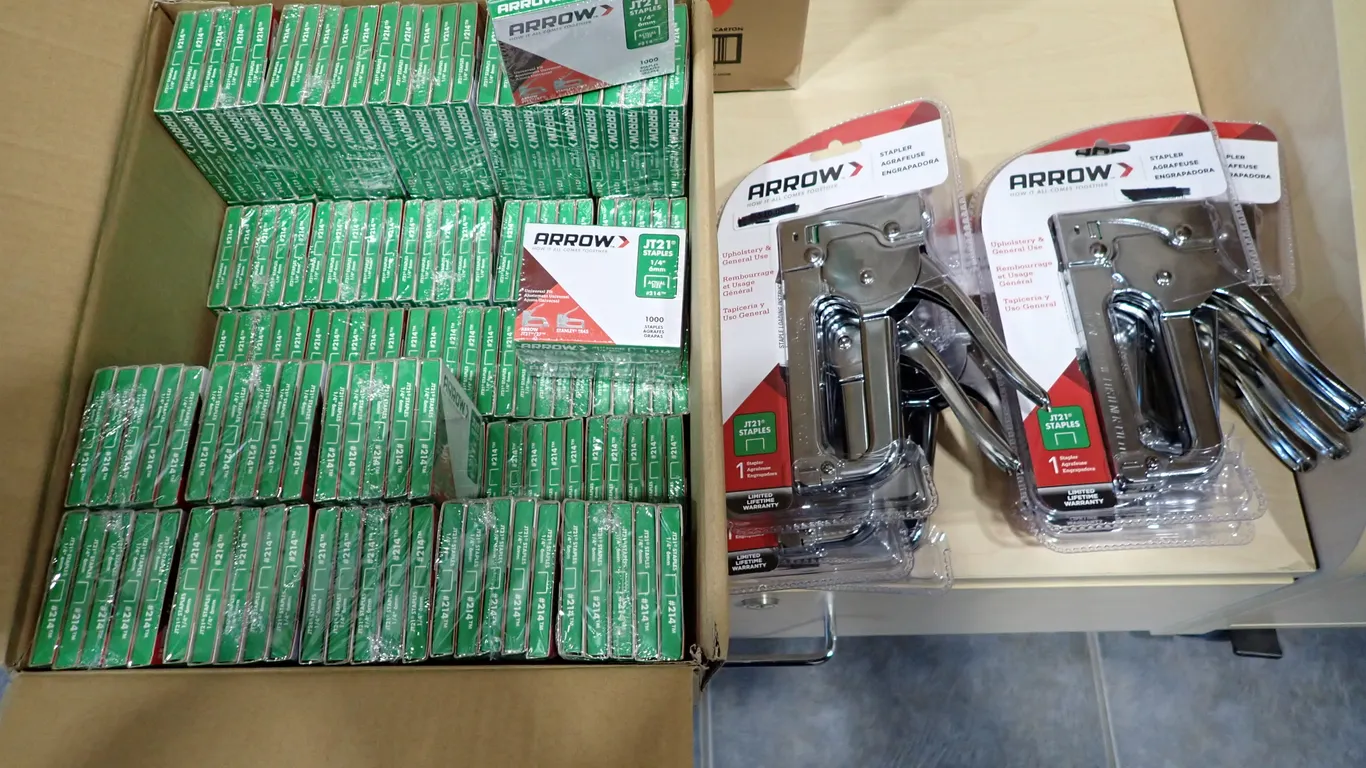 Lot of (8) Arrow Staple Guns and Partial Case JT21 Staples.