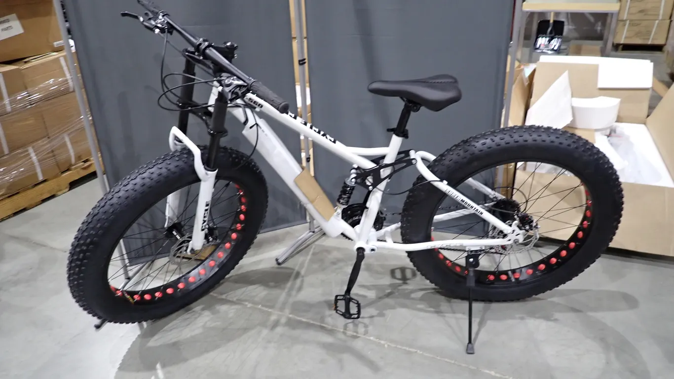 Cycle Connect CT-560 Super Mountain 26" Fat Tire Bike- White- IN BOX.