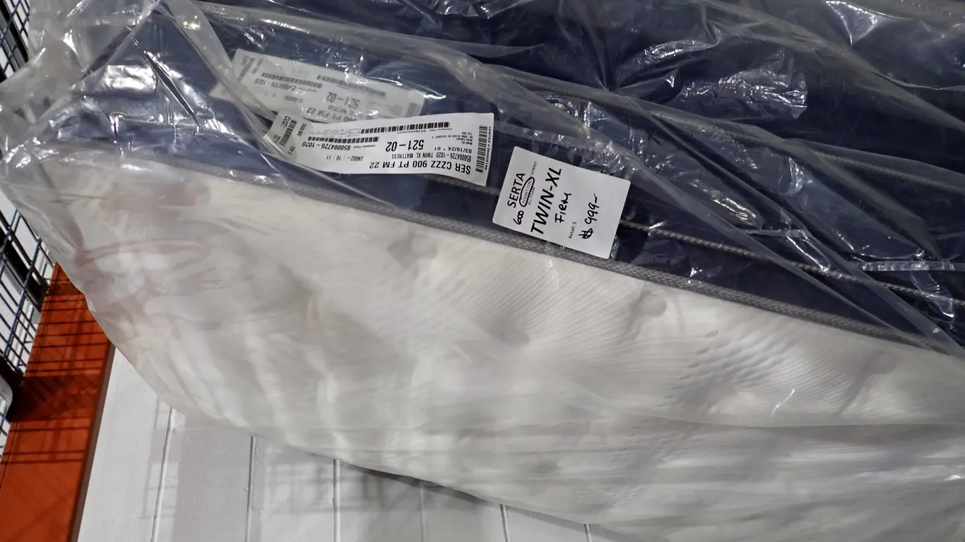 Serta 600 Pocket Coil Firm Twin-XL Mattress.