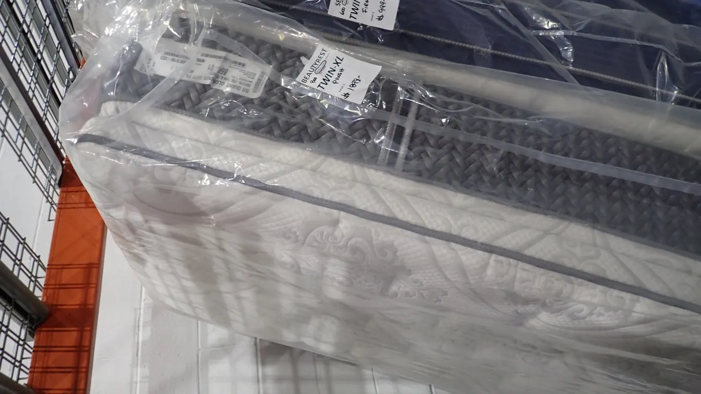 Beautyrest 800 Pocket Coil Plush Twin-XL Mattress.