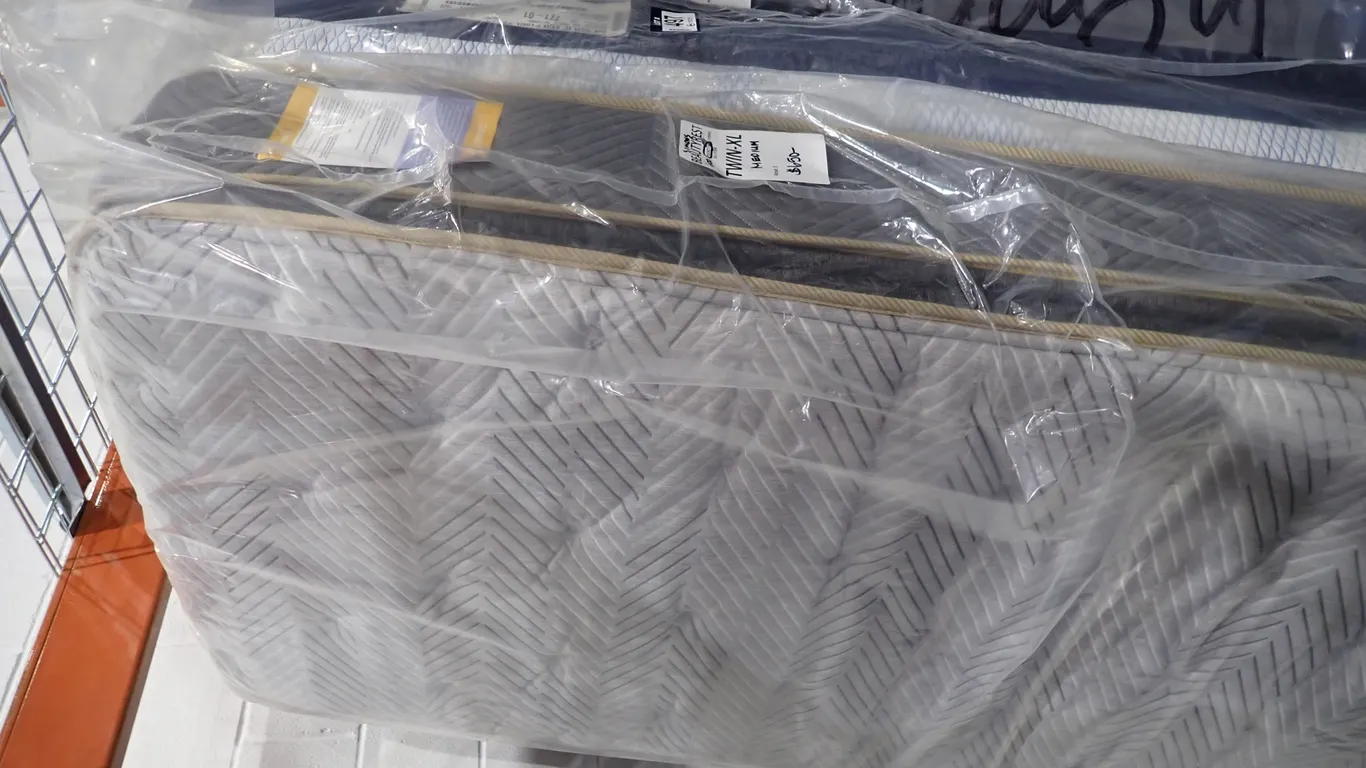 Simmons Beautyrest 600 Pocket Coil Medium Twin-XL Mattress.