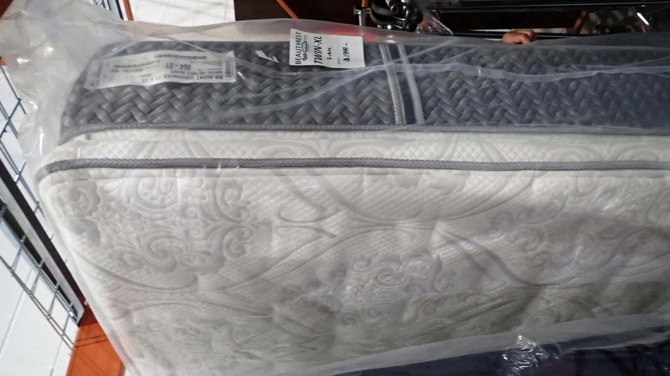 Beautyrest 800 Pocket Coil Firm Twin-XL Mattress.