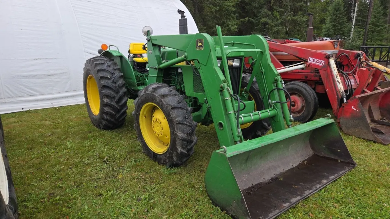 John Deere 1450 MFWA Open Cab Tractor w/ 100 FEL & 6' Smooth Bucket. S/N Not Visible