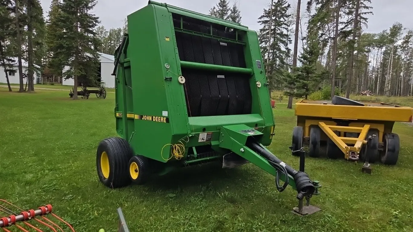 John Deere 535 Round Baler. S/N E00535X988337