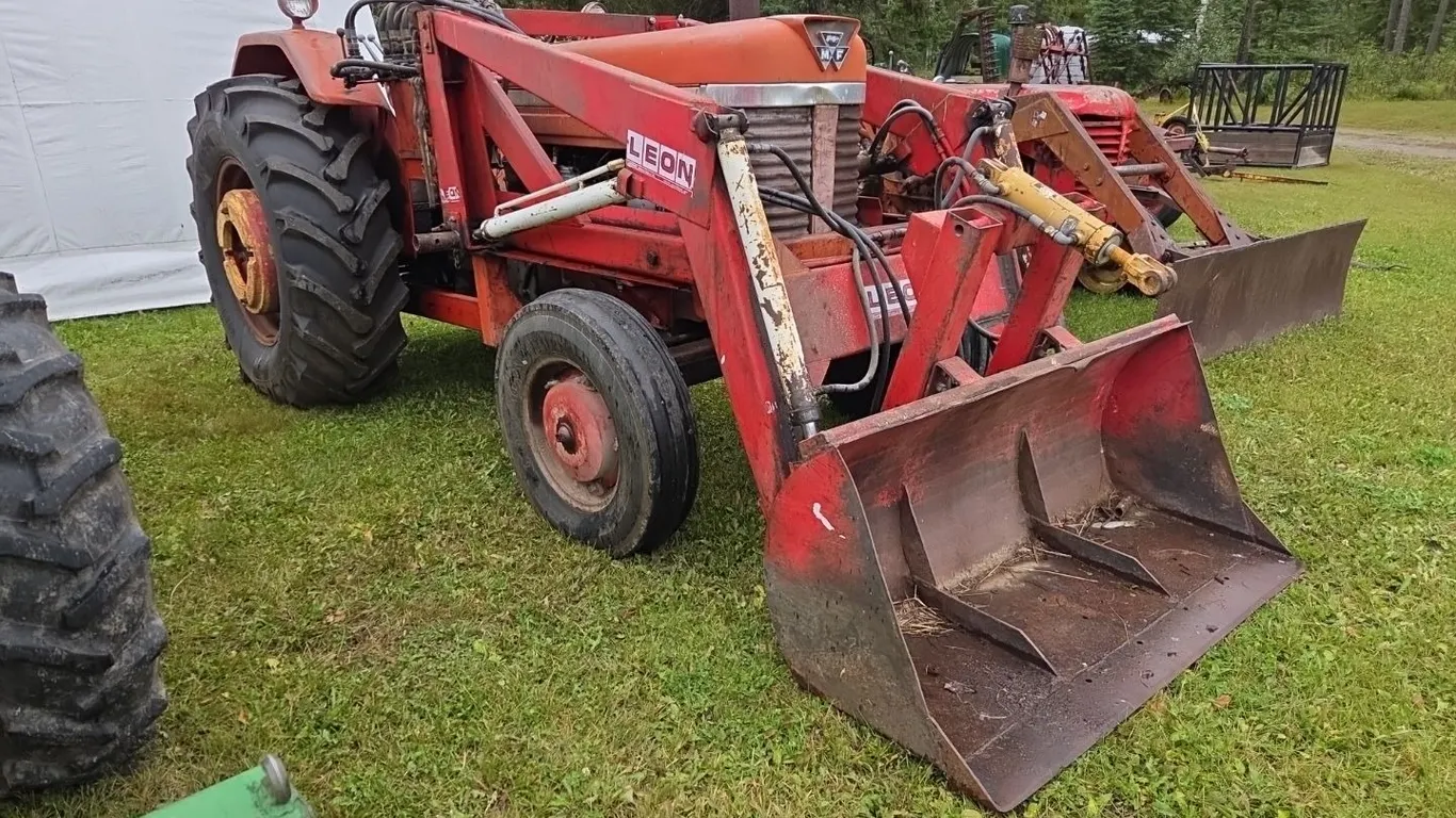 Massey Ferguson Super 90 Tractor w/ Leon FEL & 5' Bucket. S/N Not Visible.
