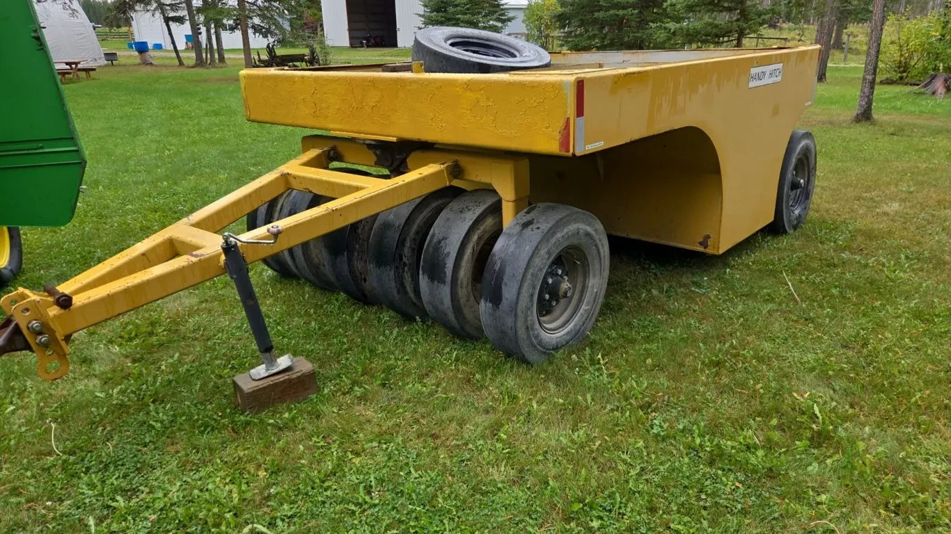 Handy Hitch 12 Wheel Wobbly Road Packer. S/N BP121472