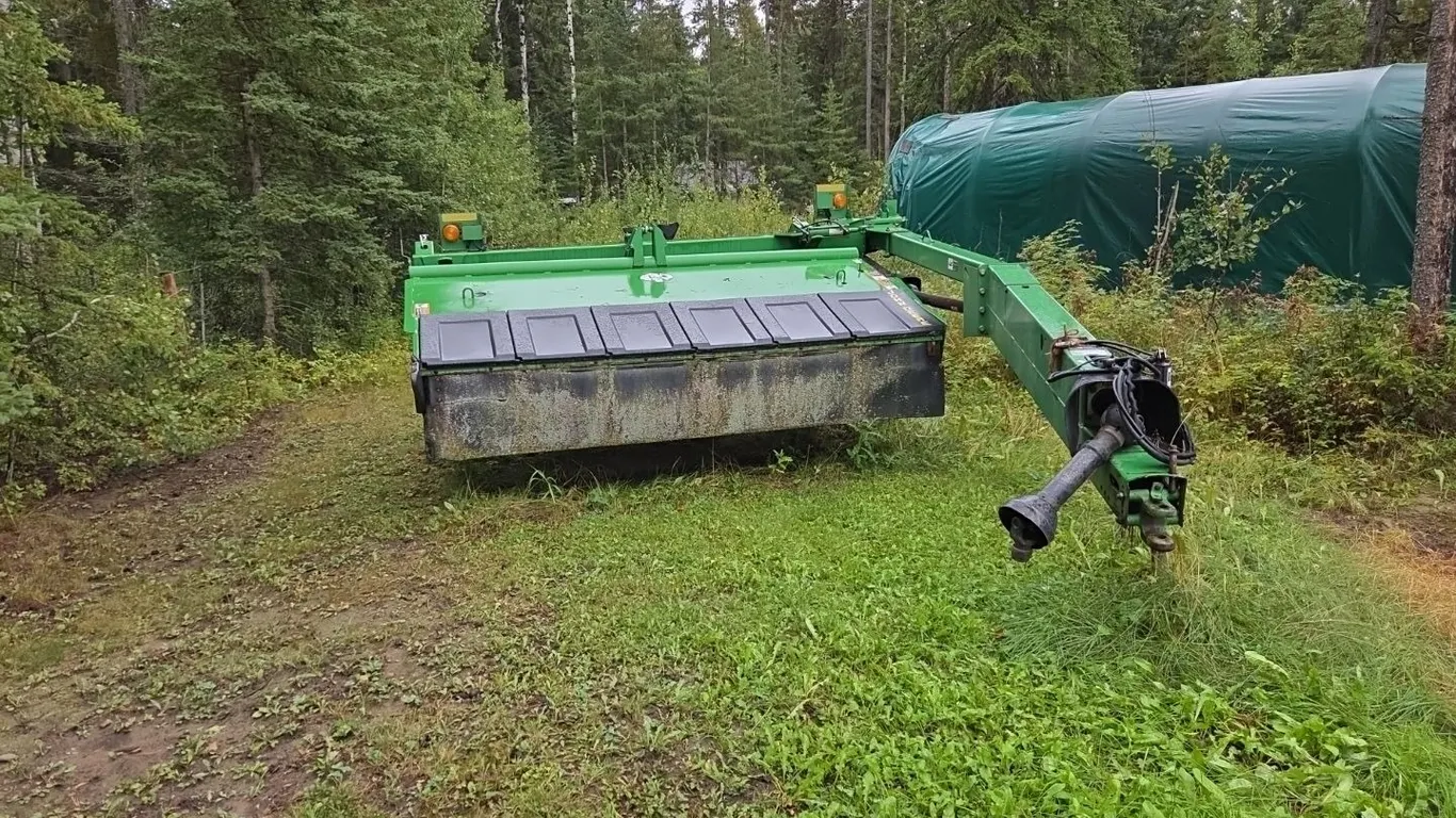 John Deere 10' 925 Moco Discbine.