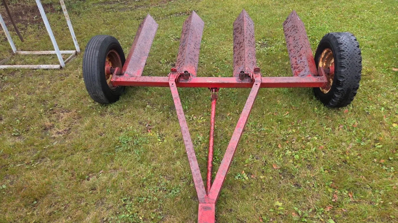 Pull type 5 Bale Stooker