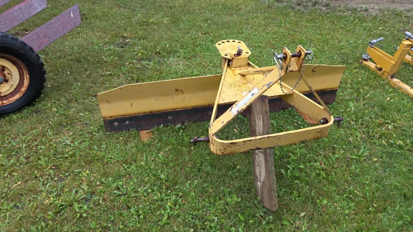 King Kutter Manual Angle 3PTH 6' Blade w/ New Cutting Edge