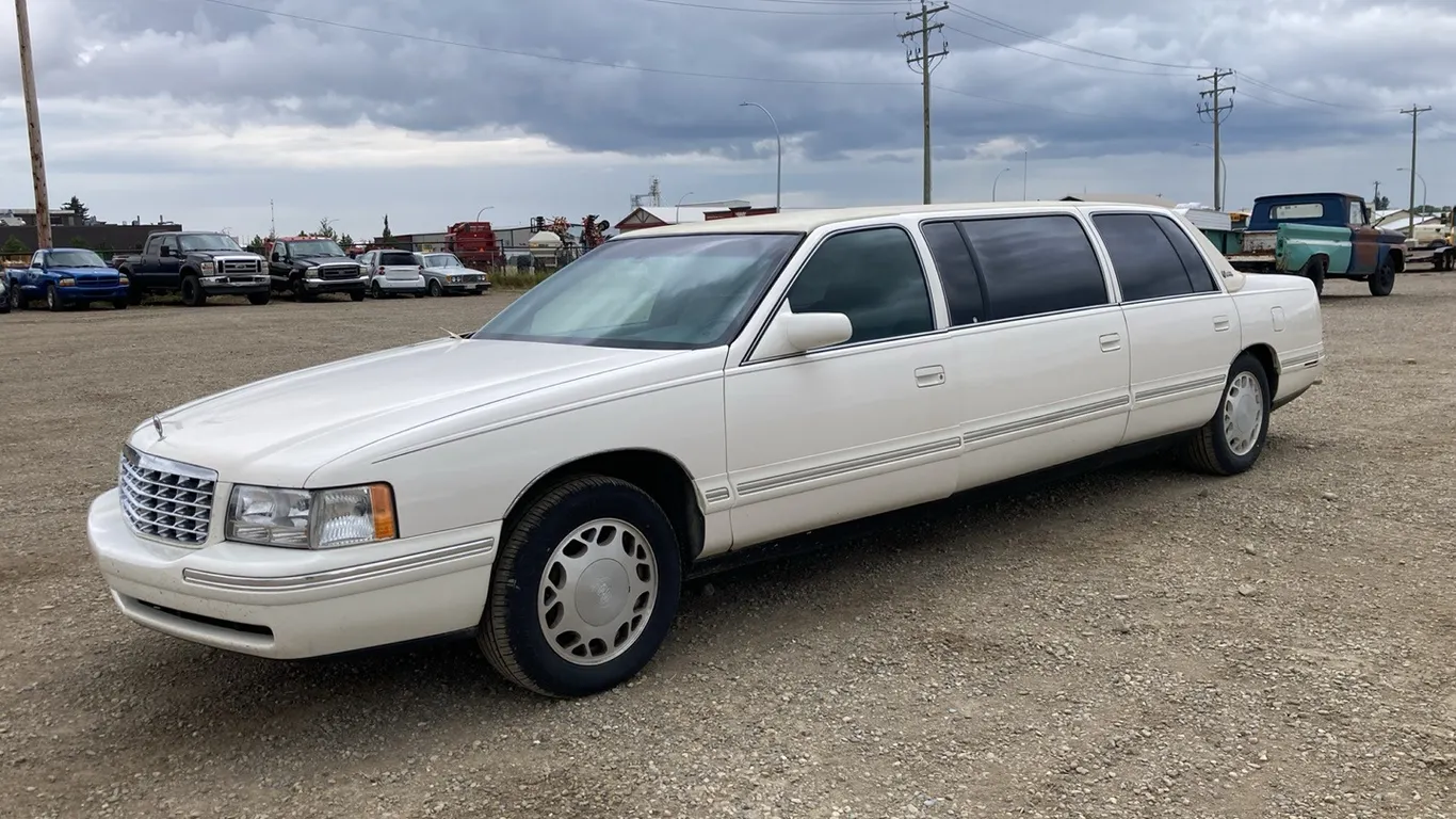 1999 Cadillac Limo VIN: 1GEEH90Y6XU550709