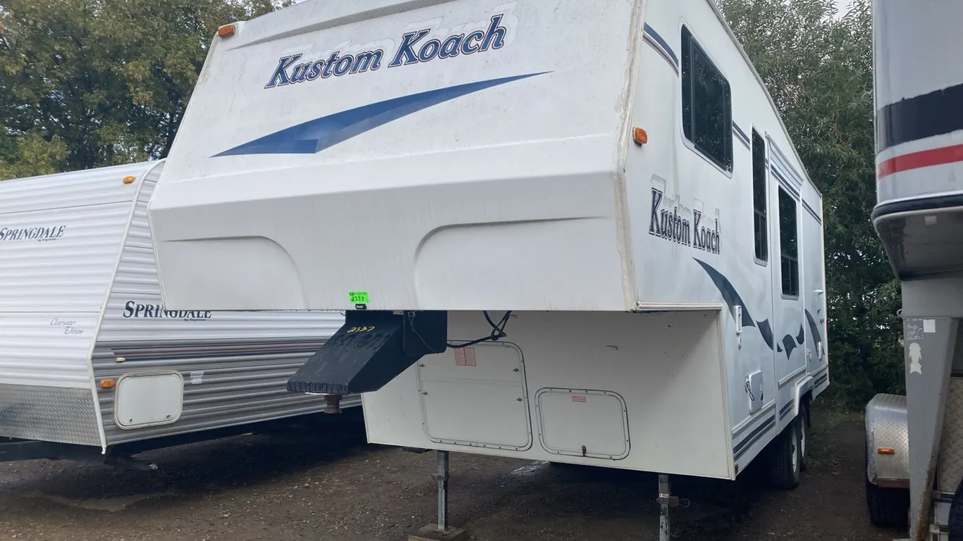 2000 Kustom Koach Model KW257 By Travelaire 25' Holiday Trailer VIN: 2TTKW2576YR000745