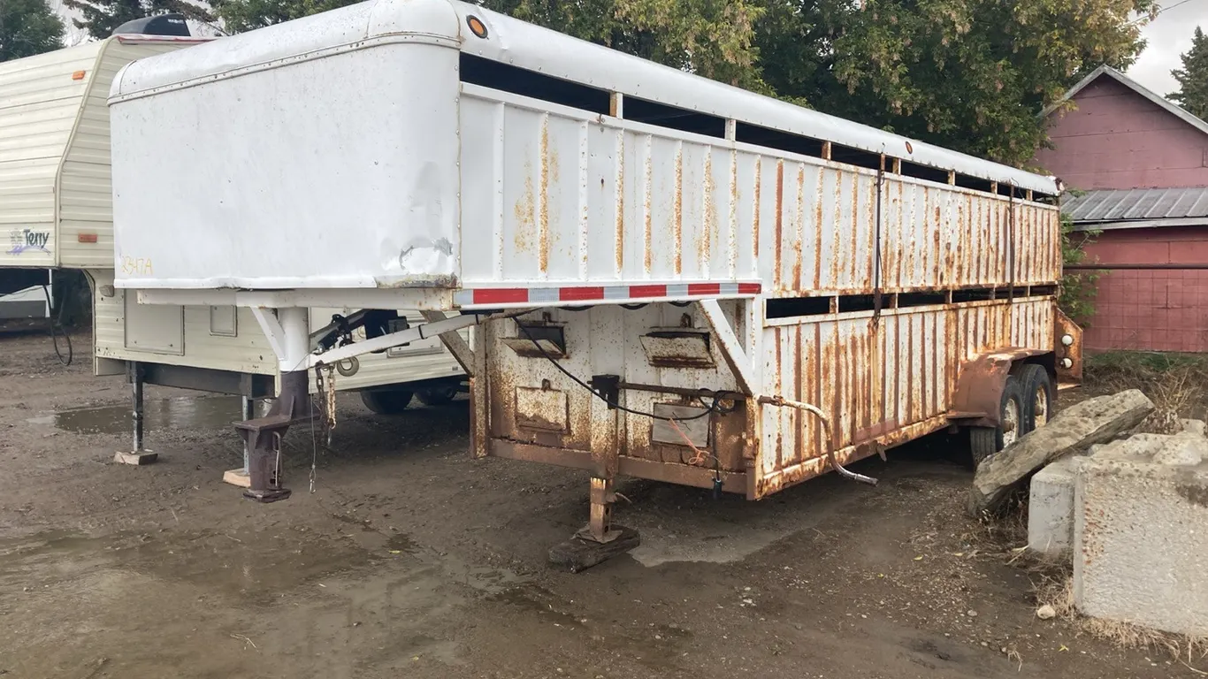 1998 Southco Double Deck Sheep Trailer VIN: 2S9L8W729W1057528