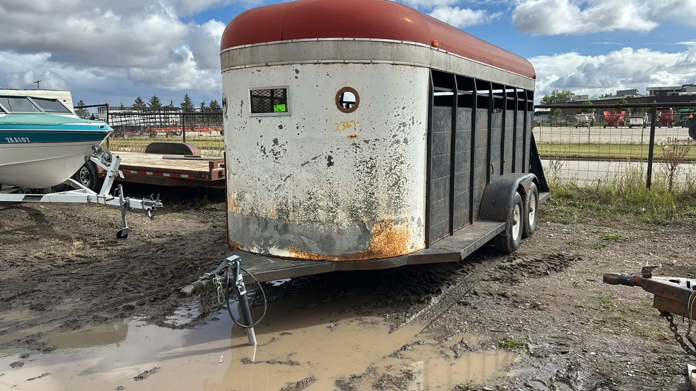 Univision Bumper Pull Stock Trailer 14' no visible VIN