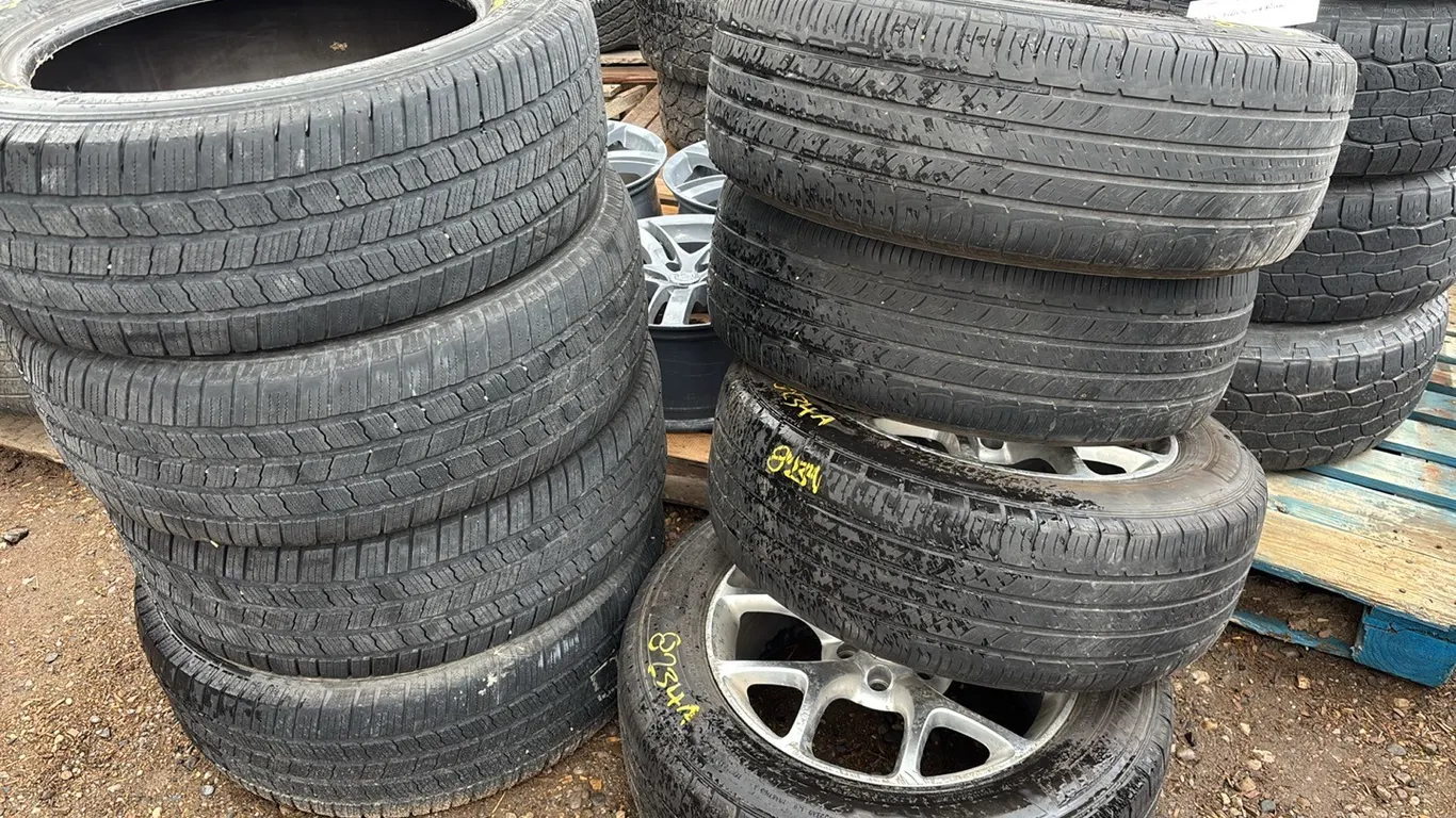 (4) 245/60R18 Tires and Rims for Ford